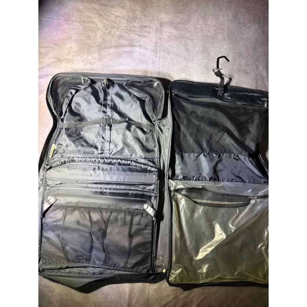 Samsonite Black Ballistic Nylon Tri-Fold Garment Bag Suit Carrier Travel Luggage